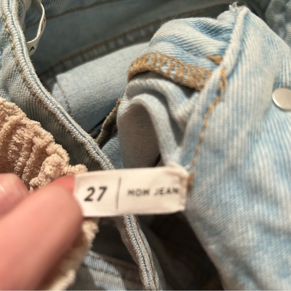 Pacsun size 27 light wash Mom Jeans - Picture 3 of 3